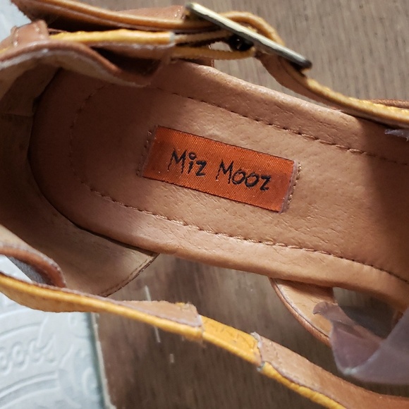 Miz Mooz size 10 Leather and wood shoes - Picture 3 of 9